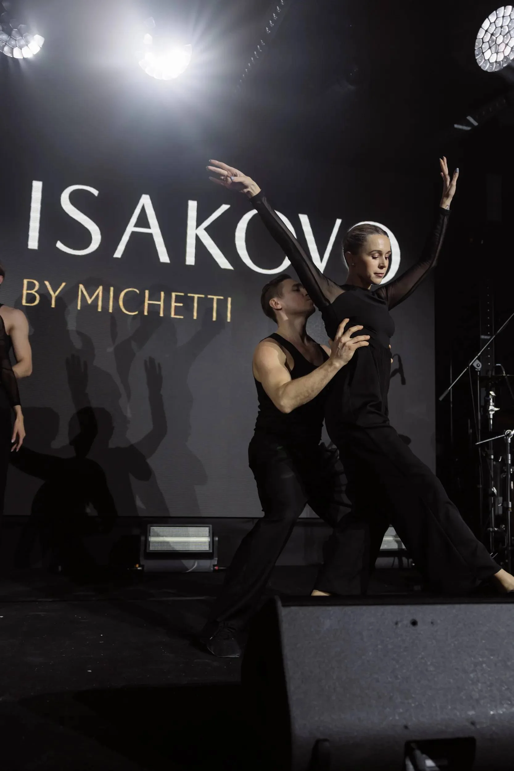 Перформанс на открытии площадки ISAKOVO by Michetti